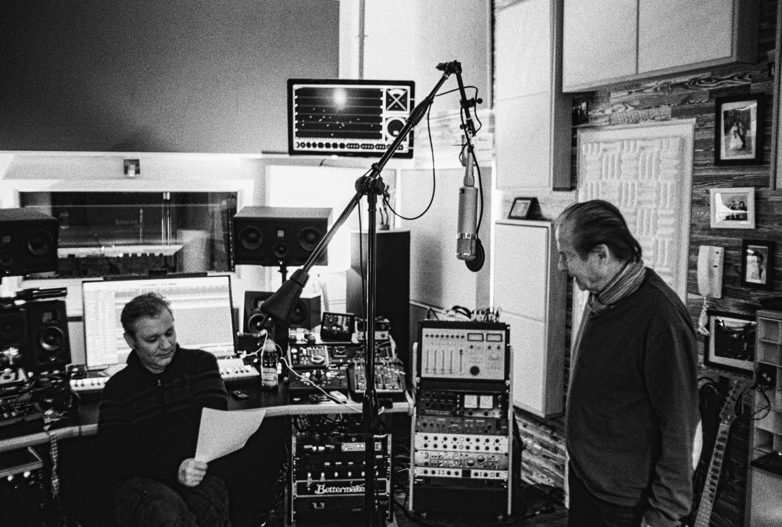 Recording-Session — Schwarz-Weiß-Aufnahme aus dem Studio
